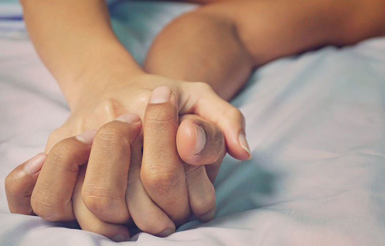 ইতিমধ্যেই আমেরিকা ও ইউরোপে ‘সেক্সারসাইজ’ শব্দটি এক্সারসাইজের মতোই জনপ্রিয় হয়েছে। বিভিন্ন গবেষক ও সেক্সোলজিস্টদের মতে, জিমে গিয়ে কয়েক ঘণ্টা শারীরিক কসরত বা ঘড়ি ধরে জগিংয়ে যেটুকু মেদ ঝরাতে পারেন, আন্তরিক ও বাধাহীন যৌনতায় মেদ ঝরে ঠিক ততটাই। চুমু তার অন্যতম কারণ।