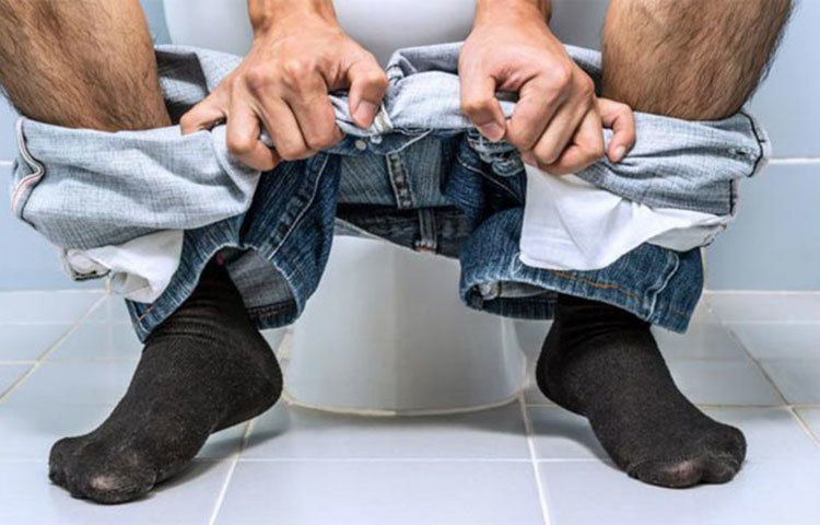 কোষ্ঠকাঠিন্যের সমস্যা বেশির ভাগ ক্ষেত্রেই অপরিকল্পিত ডায়েট, অনিয়মিত খাদ্যাভ্যাসের কারণে হয়ে থাকে। তবে কিছু ক্ষেত্রে এই সমস্যা বংশানুক্রমিক।