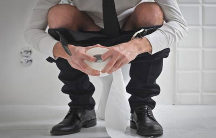 সময় মতো কোষ্ঠকাঠিন্যে যথাযথ ব্যবস্থা বা সতর্কতা অবলম্বন না-করলে তা কোলন ক্যান্সারের সম্ভাবনা বহুগুণ বাড়িয়ে দেয়। তাই সময় থাকতেই সতর্ক হোন।