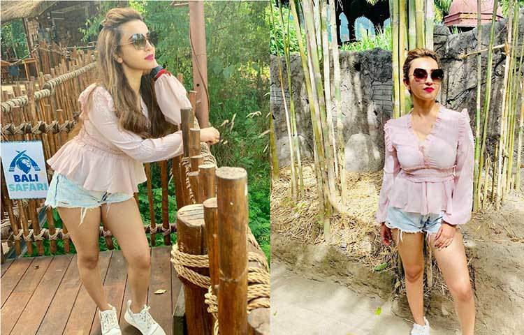 বালির সাফারি পার্কে ঘুরে বেড়ানোর ছবি পোস্ট করেছেন কৌশানি।