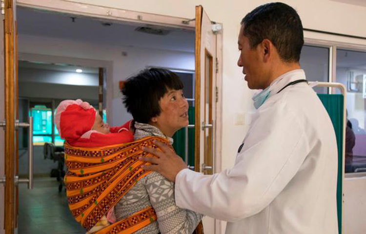 প্রধানমন্ত্রী হয়ে দেশের স্বাস্থ্যখাতকে শক্তিশালী করার চেষ্টা করেন তিনি, নেন নানামুখী পদক্ষেপ। নাগরিকদের সুন্দর স্বাস্থ্য আর সুখ-স্বাচ্ছন্দ্যকে দেশের উন্নয়নের মাপকাঠি হিসেবে বিবেচনা করেন লোটে শেরিং।