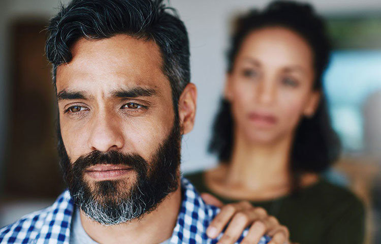 আদৌ ভালবাসো: সমস্যা যতই গহীন হোক, সঙ্গীর ভালবাসাকে কখনো অসম্মান নয়। তাই পান থেকে চুন খসলেই ভালবাস না-র জালে তাকে জড়াবেন না। ভালবাসা মানেই সারাক্ষণ সুসম্পর্ক বা হ্যাঁ-তে হ্যাঁ বলে যাওয়া নয়। কাজেই এ সব কথা খুব ব্যক্তিগত সময়ে এক আধবার অনুযোগের স্রোত ধরেই নামুক। এর বাইরে যখন তখন এ সব কথা ব্যবহার করে সম্পর্ককে জটিল করে তুলবেন না।