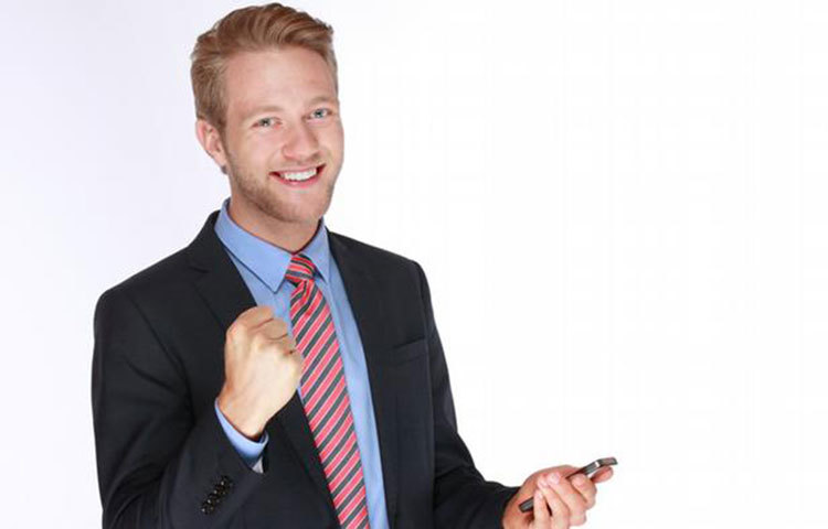 আপনি নারী বা পুরুষ যেই হোন না কেন প্রথমেই প্রয়োজন নিজের প্রতি গভীর ভালোবাসা এবং শ্রদ্ধা। নিজের ব্যক্তিত্বকে ফুটিয়ে তুলুন। নিজের গুণ এবং যোগ্যতা সম্পর্কে সচেতন হোন। অর্থাৎ নিজের ভেতরের ইতিবাচক দিকগুলো নিয়ে ভাবুন।