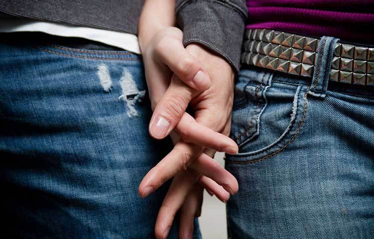 আর বিশ্বাস, ভালোবাসা ও সহমর্মিতা এলে যে মানসিক চাপ উধাও হবে এ তো স্বাভাবিক। সারা দিনের কাজের চাপ, ক্লান্তি-বিরক্তি এ সবই সরিয়ে দিতে পারেন শুধু এক ছোঁয়ায়। নিরাপত্তা ও আত্মবিশ্বাস ফিরে পাওয়ার আর এক অসাধারণ উপায় বলে একে ব্যাখ্যা করেছেন মনোবিদ অমিতাভ মুখোপাধ্যায়ও।