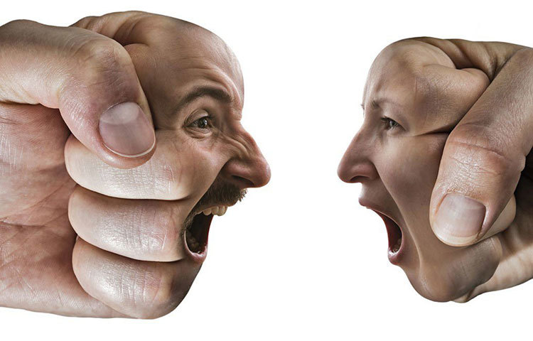 সঙ্গীর মা-বাবা সম্বন্ধীয় কথা: সঙ্গীর মা-বাবার সঙ্গে আপনার সম্পর্ক যেমনই হোক, কিছু বিষয় মাথায় রাখুন। তাদের সঙ্গে আপনার সম্পর্ক ভালো না থাকলেও কখনোই তাদের বিরুদ্ধে কোনো কথা বলবেন না। সঙ্গী দু’জনের মধ্যে আপনাকে বেছে নিলেও নয়। নিজের মা-বাবা যা-ই করুন না কেন, তাদের সম্পর্কে কোনো কথা শুনতে কোনো মানুষেরই ভালো লাগার কথা নয়।