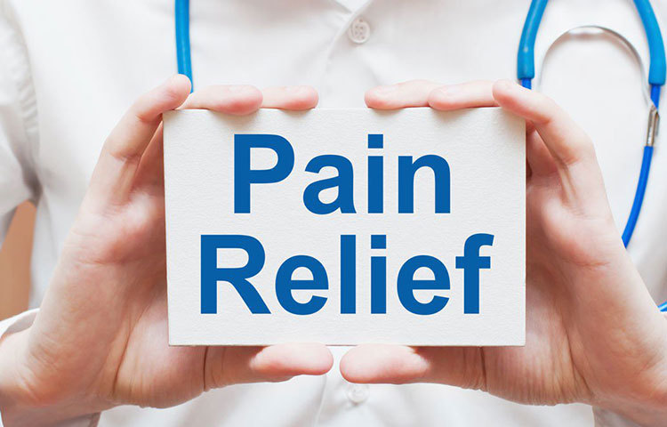 গবেষণায় দেখা গিয়েছে দিনের অন্তত পাঁচ-দশ মিনিট সঙ্গীর হাত ধরে বসে থাকেন এমন মানুষদের ক্ষেত্রে ব্যথা-বেদনায় ভোগার সম্ভাবনা কমে যায় প্রায় ৬৫ শতাংশ। এখানেও প্রায় বারোশো দম্পতির উপর পরীক্ষা চালান গবেষকরা।