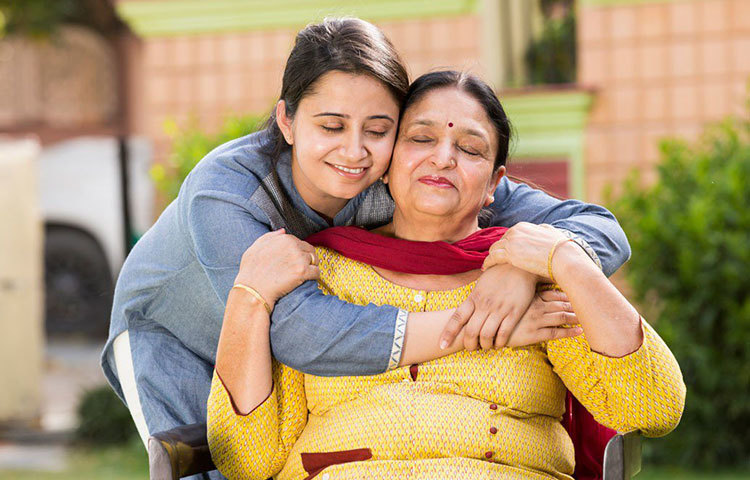 কাজেই সতর্ক থাকুন এ বিষয়ে। শুধু তা-ই নয়, সঙ্গীর বাবা-মা’র প্রতি আপনার সম্মান ও নির্বিরোধ মনোভাব আপনাকেই তার চোখে সম্মানীয় করে তুলবে। তাই কিছু ক্ষেত্রে প্রতিক্রিয়া না জানিয়ে শান্ত থাকার চেষ্টা করুন। একেবারে অসহনীয় পরিস্থিতি হয়ে উঠলে অবশ্যই তার প্রতিবাদ করুন। জানান সঙ্গীকেও, তবে তা নিয়ন্ত্রণে থেকেই।