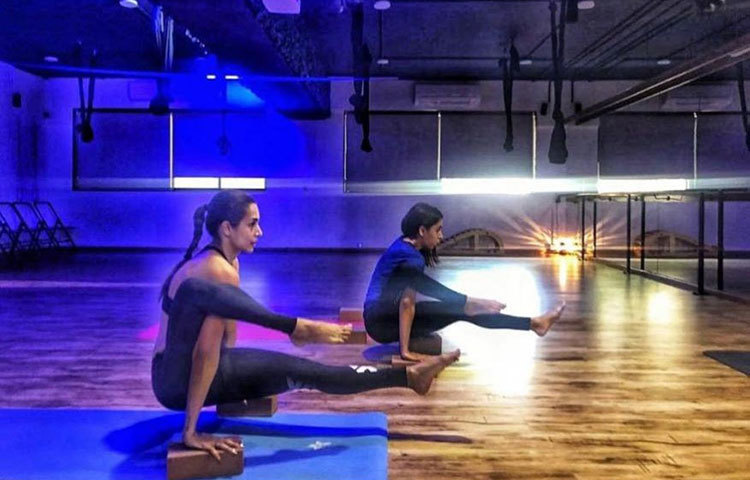 মালাইকা মনে করেন যোগ ব্যায়াম তাকে কাজের মাঝে ডুবে থাকতে উদ্দীপনা যোগায়।