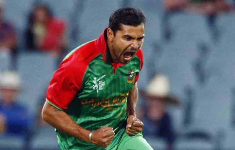 মাশরাফি বিন মর্তুজা (অধিনায়ক)।