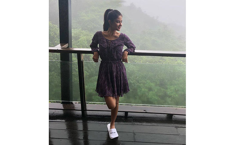 প্রিয়াঙ্কা চোপড়া, পরিণীতি চোপড়া এবং মান্নারা চোপড়ার চাচাতো বোন মিরা।