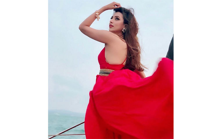 নিয়মিতই জিমে গিয়ে শরীর চর্চা করেন তিনি।