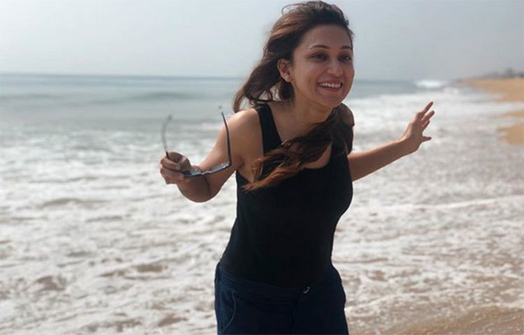 বর্তমানে মিমি নির্বাচনের প্রচার কাজ নিয়েই দিন-রাত ব্যস্ত রয়েছেন।