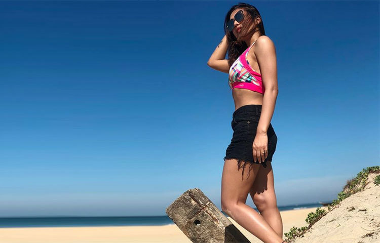 ‘মন জানে না’ ছবিতে মিমির বিপরীতে অভিনয় করেছেন যশ দাশগুপ্ত। ছবিতে তারা অভিনয় করেছেন স্বামী-স্ত্রীর ভূমিকায়।