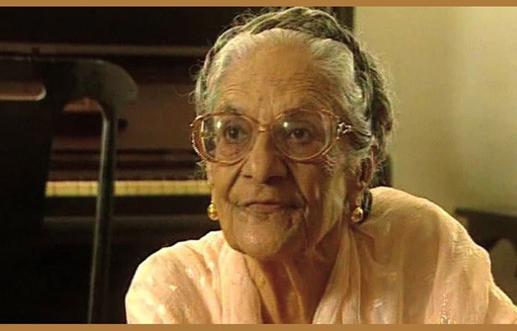 প্রমীলার অভিনীত শেষ ছবি ২০০৬ সালে মুক্তিপ্রাপ্ত অমল পালেকর পরিচালিত ‘থাং’। ২০০৬ সালের ১৯ অগস্ট শেষ নিঃশ্বাস ত্যাগ করেন এই ভারতসুন্দরী।