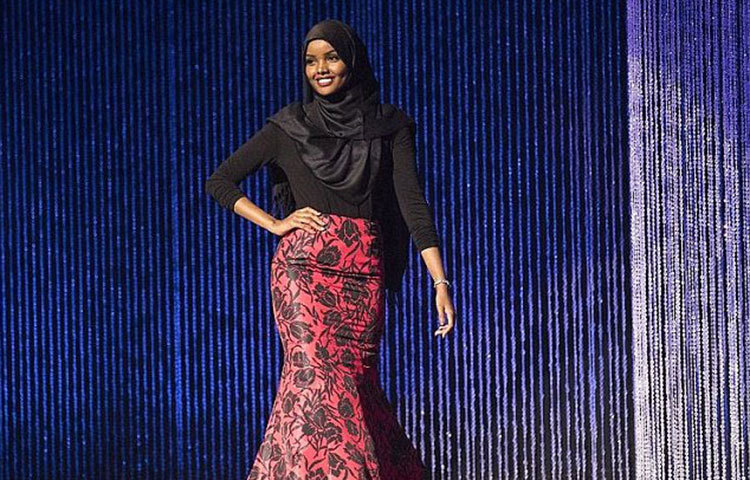 সাবেক এই শরণার্থী হিজাব এবং বুরকিনি পরেই সুপারমডেল হিসাবে পরিচিতি পেয়েছেন। বিশ্বের বড় বড় ফ্যাশন শো-এ অন্যতম আকর্ষণ তিনি। বিভিন্ন ম্যাগাজিন কাভার হয়েছে তাকে নিয়ে।