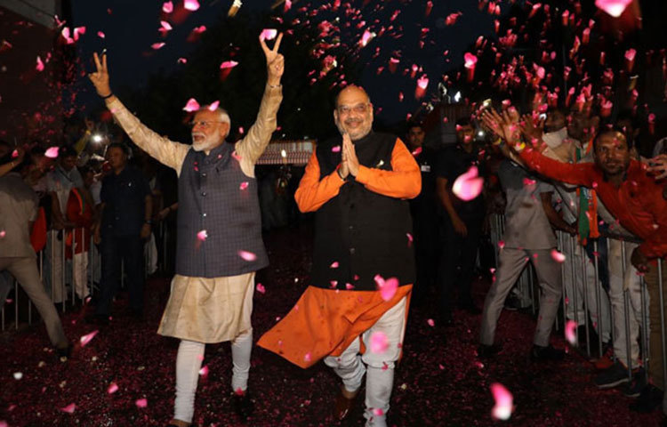 ফল প্রকাশিত হওয়ার পরেরদিন শুক্রবারও দিনভর নানা কাজে ব্যস্ত থাকতে দেখা গেল প্রধানমন্ত্রী নরেন্দ্র মোদিকে। সেই সব কর্মসূচির ছবিও তিনি পোস্ট করলেন সোশ্যাল মিডিয়ায়।