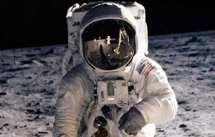 ফ্লোরিডার কেনেডি স্পেস সেন্টার থেকে উৎক্ষেপণ হয়েছিল অ্যাপোলো ১১-এর।