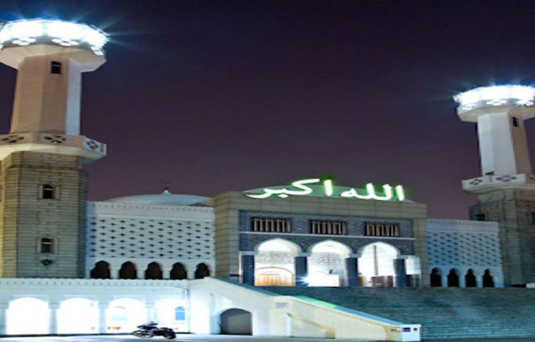 দেশটিতে ৭০ হাজার মানুষ ইসলাম ধর্মে বিশ্বাসী। আর শ্রমিক হিসেবে দক্ষিণ কোরিয়ায় কর্মরত রয়েছে দেড় লাখ মুসলিম। ১০২৪ খ্রিস্টাব্দ থেকে দক্ষিণ কোরিয়া আরব ধর্ম প্রচারকদের প্রচেষ্টায় ইসলামের প্রচার ও প্রসার শুরু হয়।