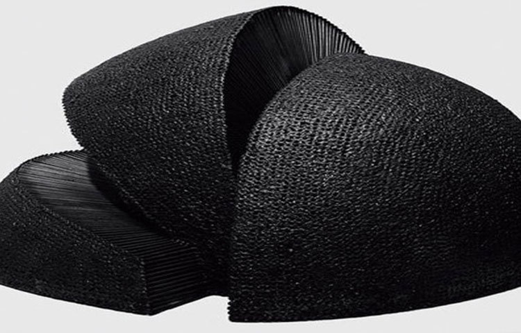 পরে সেই ক্ষুদ্র নকশা দেখে স্থপতি ডার্কো ভ্লাহোবি এবং ব্রাঙ্কো ভুয়িনোভি মসজিদ ও ইসলামিক সেন্টার সৌন্দর্য বৃদ্ধিতে মিনারসহ নতুনমাত্রা যোগ করেন।