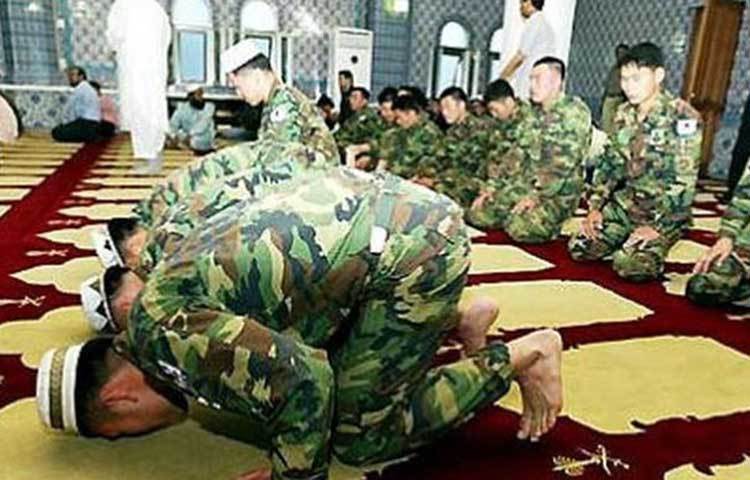 দক্ষিণ কোরিয়া সরকারের বরাদ্দ দেয়া জমি মসজিদ ও ইসলামিক সেন্টার গড়ে ওঠে ১৯৬৯ সালে। এর এটিই দক্ষিণ কোরিয়ার প্রথম মসজিদ ও ইসলামিক সেন্টার। সিউল কেন্দ্রীয় মসজিদটিই দক্ষিণ কোরিয়ার বুকে ইসলামের ঐতিহ্য বহন করে আছে।