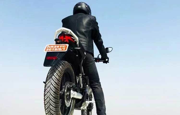 ইলেকট্রিক বাইকটির সামনে আর পিছনের চাকায় রয়েছে ‘অ্যালয় হুইল’। এ ছাড়াও এমআরএফ জ্যাপার টায়ার যে কোনো রাস্তা স্বচ্ছন্দে পার করতে সম্ভব।