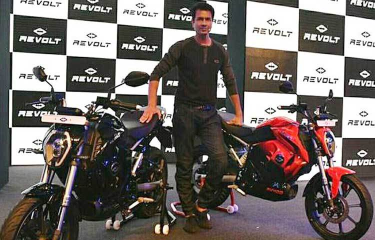 এই প্রথম আত্মপ্রকাশ ঘটতে চলেছে ইলেকট্রিক মোটরবাইকের। আরভি ৪০০ বাইকটি খুব শীঘ্রই বাজারে আসছে। এই মোটরবাইকটির দাম এক লাখ টাকা। দু’চাকার বাজারে এই বাইক ভালই সাড়া ফেলবে বলে মনে করছে প্রস্তুতকারক সংস্থা রিভোল্ট।