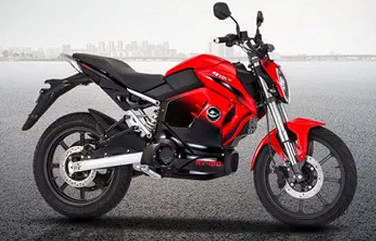 আরভি ৪০০-এর সবথেকে বড় বিশেষত্ব হল, এই বাইকটি সম্পূর্ণ এআই বা আর্টিফিশিয়াল ইন্টেলিজেন্স নির্মিত। ভারতে এই রকম বাইক প্রথম বলে দাবি প্রস্তুতকারক সংস্থার।