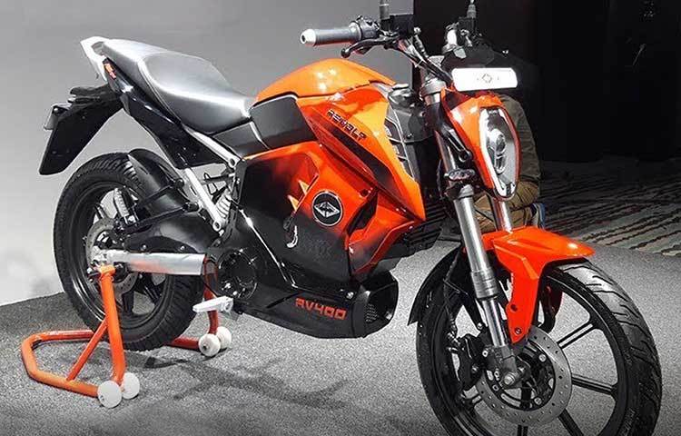 ফ্যাশনেবল তো বটেই, ই-বাইকটিতে রয়েছে নানা চমক। মূলত শহুরে জীবনযাত্রাকে মাথায় রেখেই এই বাইকটির নকশা করা হয়েছে। সংস্থার দাবি, একবার চার্জ দিলে বাইকটি পার করতে পারবে প্রায় ১৫০ কিলোমিটার।