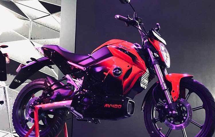 চাইলে বাইকটির ব্যাটারি সোয়াইপও করা যাবে। সংস্থার নিকটবর্তী সার্ভিস সেন্টারে গেলেই পাওয়া যাবে এই সুবিধা।