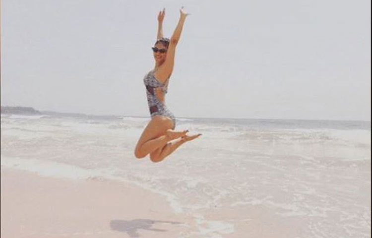 তার পিতামহ, শেখর চন্দ্র রায় একজন সুপরিচিত জাতীয় থিয়েটার শিল্পী ছিলেন।