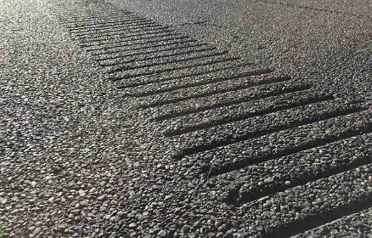 মিউজিক্যাল রোডের স্রষ্টা জাপানের ইঞ্জিনিয়র শিজুয়ো শিনোদা। তার পরিকল্পনাকে কাজে লাগিয়েই দেশের বিভিন্ন প্রান্তে মিউজিক্যাল রোড তৈরি করেছে জাপান।