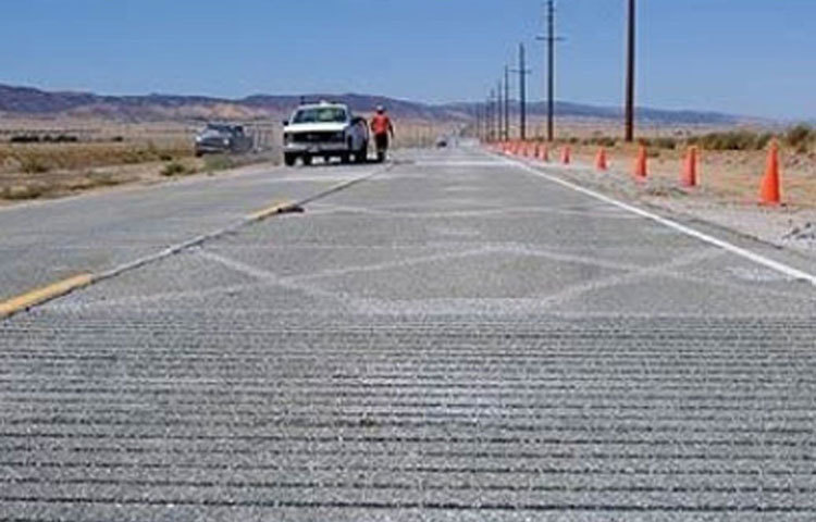 রাস্তায় যেখানে স্বল্প ফারাকের চ্যানেল রয়েছে সেখানে দ্রুত লয়ের সুর সৃষ্টি হয়। আবার যেখানে বেশি ফারাকের চ্যানেল রয়েছে সেখানে ঢিমে লয়ের সুর সৃষ্টি হয়।