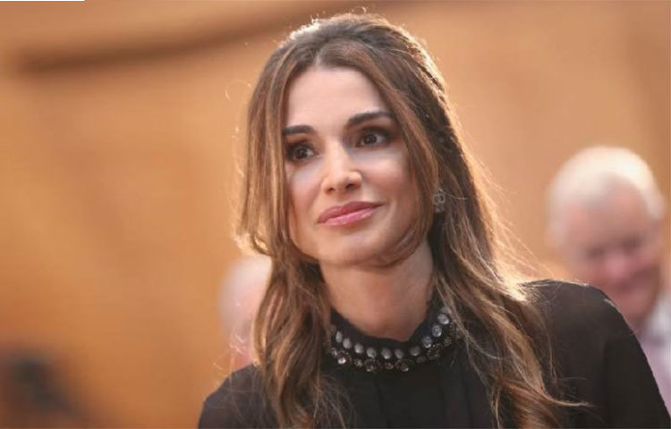 রায়না: তিনি জর্ডনের রানী। তার জন্ম কুয়েতে। রায়নার বয়স ৪৮ বছর। বুদ্ধি এবং কাজের মধ্য দিয়ে তিনি শক্তিশালী নারী হিসেবে তিনি পরিচিত লাভ করেছেন।