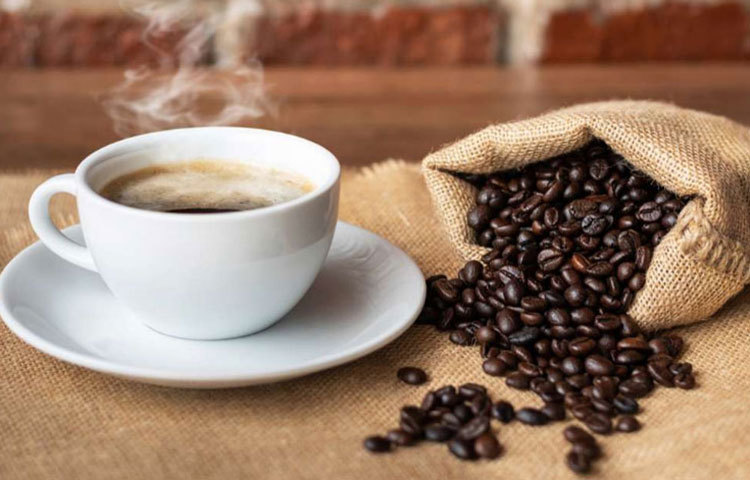 সম্প্রতি একটি গবেষণায় দেখা গিয়েছে, যারা নিয়মিত ক্যাফেইন জাতীয় পানীয় খেতে অভ্যস্ত, তারা হঠাৎ করে সেই অভ্যাস ত্যাগ করলে বা বন্ধ করে দিলে মাইগ্রেনের ব্যথা শুরু হতে পারে।