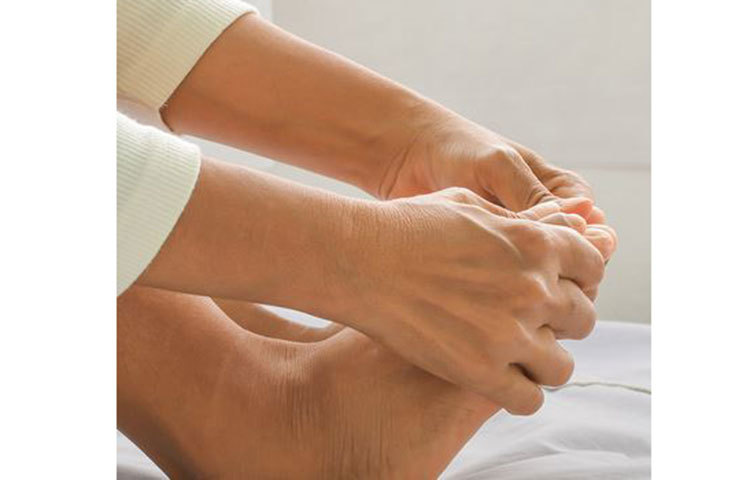 ডিপ্রেশন: প্রতিটি আঙুলের মাথায় চাপ দিলে এক ধরনের হরমোন ক্ষরণ হয়, যা মানসিক অবসাদ দূর করে।