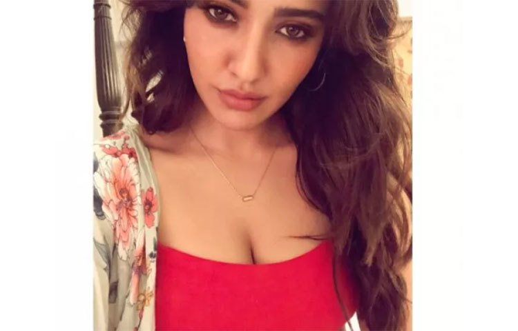 দিল্লির এনআইএফটি থেকে ফ্যাশন ডিজাইনিংয়ে গ্র্যাজুয়েশন করেছেন তিনি। তারপর শুরু করেন মডেলিং।