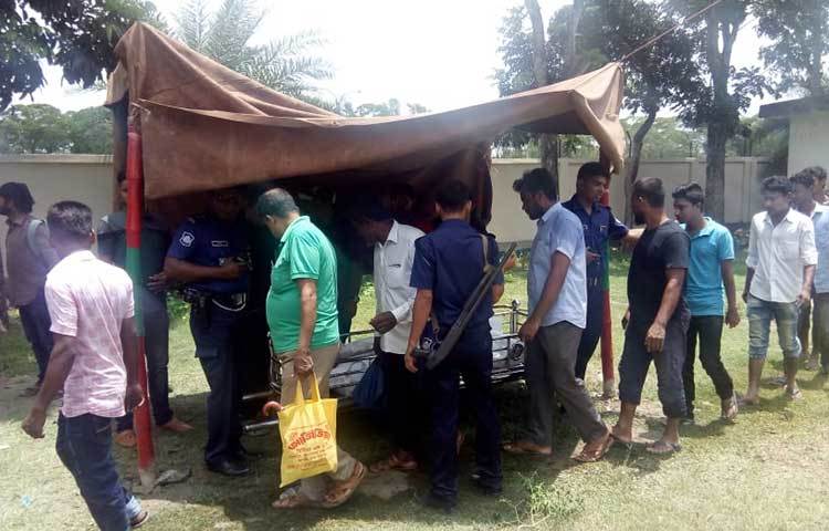 গণমাধ্যমে নয়ন বন্ডের বন্দুকযুদ্ধে নিহত হওয়ার সংবাদ প্রকাশিত হওয়ার পরপরই বরগুনা জেনারেল হাসপাতালের মর্গ ও এর আশপাশ এলাকায় অবস্থান নেয় উৎসুক সাধারণ মানুষ।