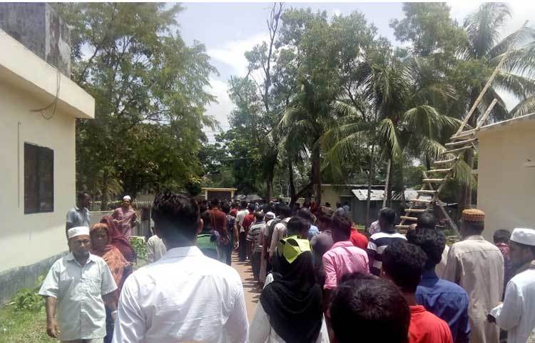 এ বিষয়ে বরগুনার সিভিল সার্জন ডা. হুমায়ুন শাহীন খান বলেন, পুলিশের করা নয়ন বন্ডের মরদেহের সুরতহাল রিপোর্টটি আমরা এখনো পাইনি। এই রিপোর্ট পেলেই আমরা নয়ন বন্ডের মরদেহের ময়নাতদন্ত শুরু করব।