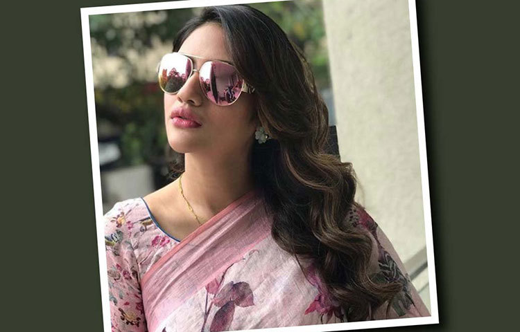 অভিনয় হোক বা রাজনীতি- সব ক্ষেত্রেই পারফেকশনিস্ট নুসরাত। বিয়ের অনুষ্ঠানও গুছিয়ে আয়োজন করেছিলেন। রিসেপশনেও যে আপ্যায়ণের কোনো ত্রুটি হবে না, তা একবাক্যে মেনে নিচ্ছেন টালিউডের সদস্যরা।