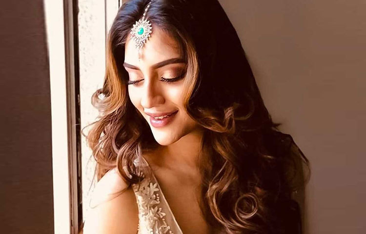 ২৫ জুন সংসদে নুসরাতের প্রথম দিন। তারপরই রেজিস্ট্রি বিয়ে করার কথা তাদের।