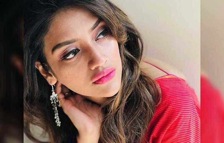 বিয়ের পরই শ্বশুরবাড়িতে রান্না করেছেন নুসরত। নিখিলের প্রিয় পদ তৈরি করেছিলেন তিনি। সোশ্যাল মিডিয়ায় সে ছবিও দিয়েছিলেন নায়িকা।