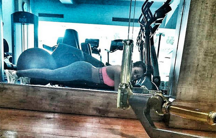 শরীরচর্চায় ব্যস্ত নুসরাত ফারিয়া।