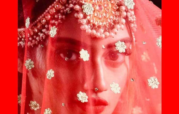 তবে বিয়ের দিন শুধু প্রিয়বন্ধু মিমিকে নিমন্ত্রণ করলেও টালিপাড়া ও সদ্য শুরু করা রাজনৈতিক জীবনের বন্ধুদের ভোলেননি নুসরাত। দেশে ফিরে ২৫ জুন আইনি মতে বিয়ে সারবেন তারা। সেই পার্টিতে অবশ্যই নিমন্ত্রিত থাকবেন অভিনয় ও রাজনৈতিক জগতের বন্ধুরা।