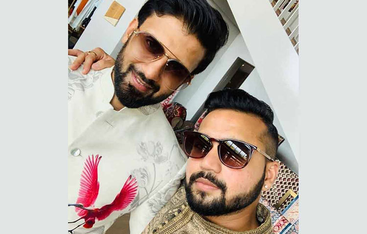 প্রতিটি অনুষ্ঠানেই খাওয়াদাওয়ার অনেক আয়োজন ছিল। তবে বিয়ের দিন মেনুতে ছিল স্থানীয় কুইজিন এবং ভারতীয় খাবার।