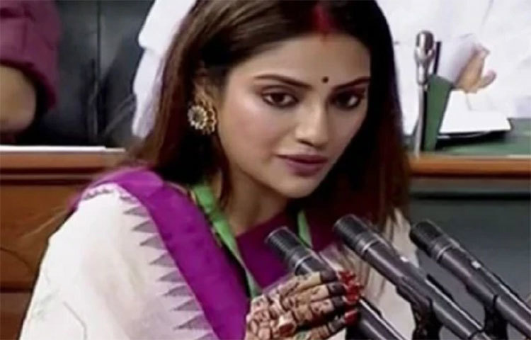 বিয়ের পর থেকেই নানা কাজে ভীষণ ব্যস্ত নুসরাত। কখনও শপথ নিতে সংসদে ছুটে গেছেন, কখনো বা ইসকনের রথযাত্রায় বিশেষ অতিথির আসন অলঙ্কৃত করেছেন।