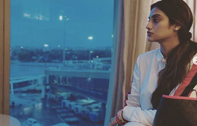 মুম্বাইয়ের ছত্রপতি শিবাজি আন্তর্জাতিক বিমানবন্দরে নুসরতের ঘুম জড়ানো ‘নো মেকাপ’ লুক-এর ইনস্টা পোস্ট নজর কেড়েছে নেটিজেনদের।