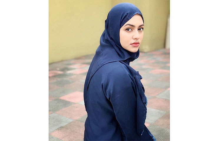 কেন তিনি এই বোরকা পরা ছবি পোস্ট করেছেন সে বিষয়ে কোনো তথ্য লেখেননি নুসরাত ফারিয়া।