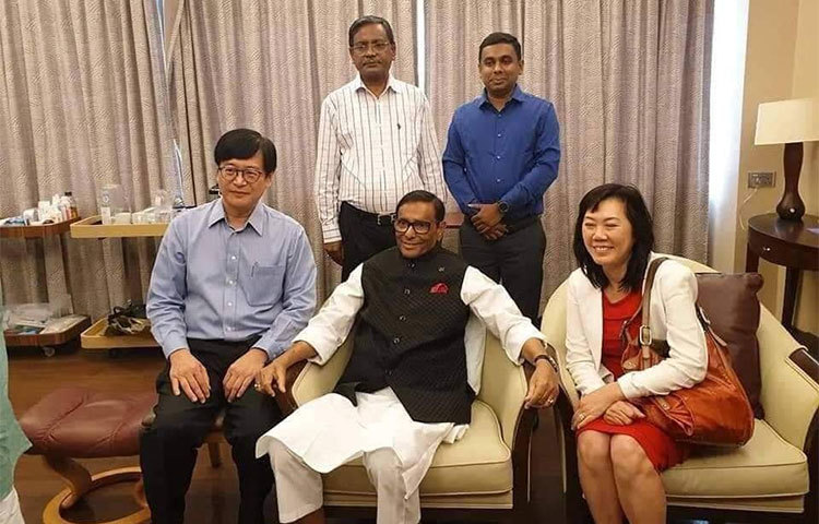 দিনাজপুর-২ আসন থেকে নির্বাচিত সংসদ সদস্য ও জাতীয় সংসদের হুইপ ইকবালুর রহিম সিঙ্গাপুর থেকে শুক্রবার (৫ এপ্রিল) সকালে সোশ্যাল মিডিয়ায় একটি ছবি পোস্ট করেছেন।