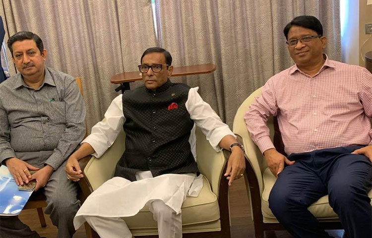 ছবিতে সড়কমন্ত্রীকে অনেকটা আত্মবিশ্বাসী ও প্রাঞ্জল মনে হচ্ছে।