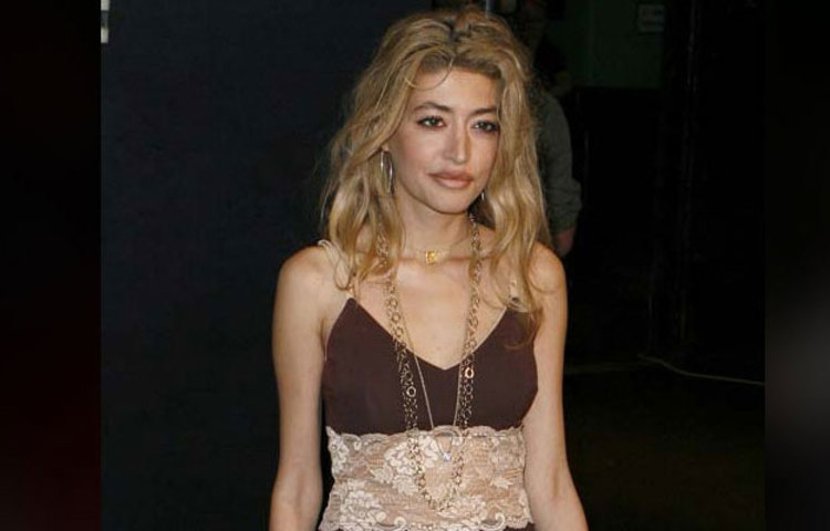 কিছুদিন আগেই একটি মার্কিন পত্রিকায় ওয়াফার সঙ্গে ওসামা বিন লাদেনের সম্পর্কের কথা তুলে ধরা হয়েছে। তবে সন্ত্রাসবাদী লাদেনের ভাইঝি হওয়ায় তিনি কখনো হীনমন্যতায় ভোগেন না বলে জানালেন ওয়াফা। বললেন, যে যার কৃতকর্মের ফল ভোগ করবে। একজনের অপরাধের দায় আরেকজনের উপর চাপানো যায় না।